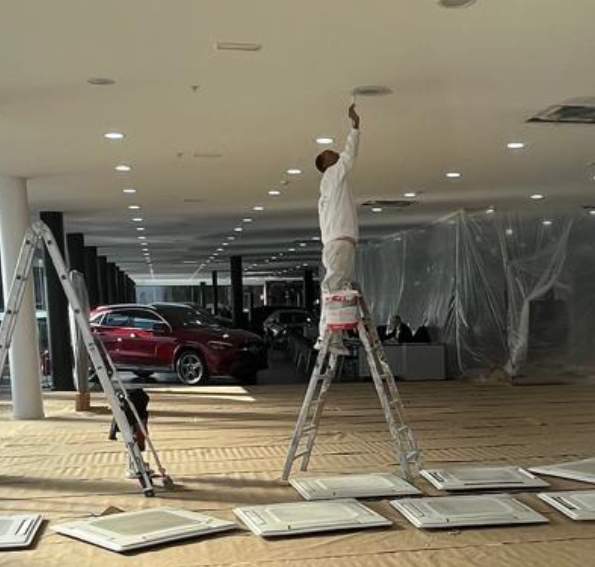 imagen de pintor en servicio de pintura y decoración de PIDEC