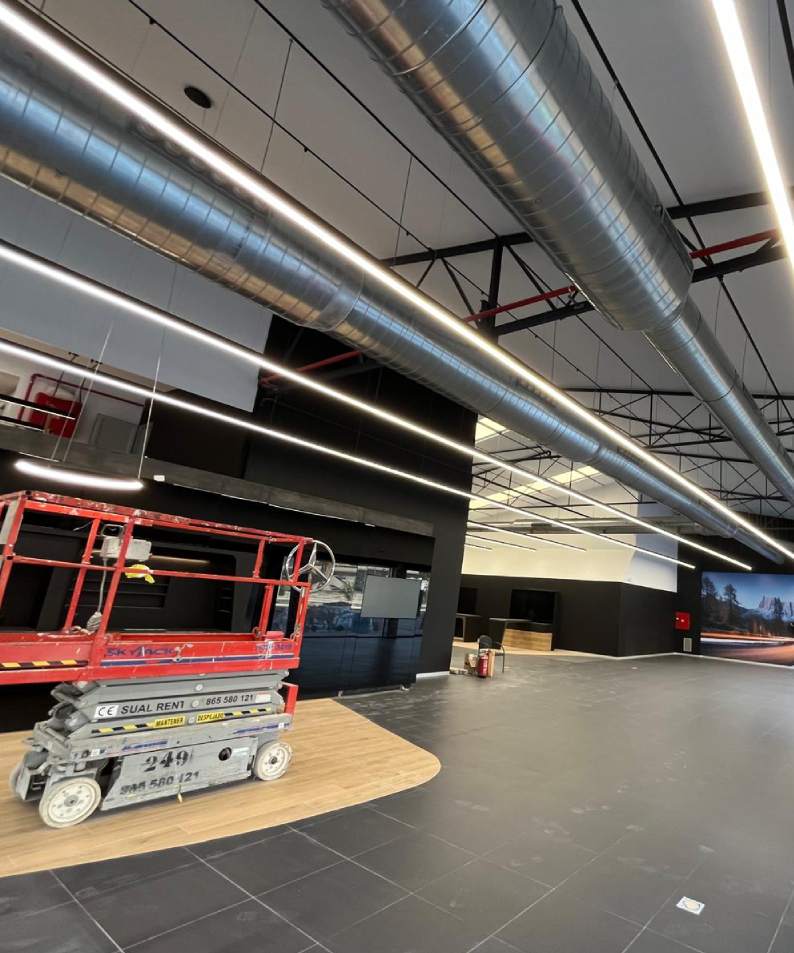 Concesionario Mercedes Orihuela – Esmalte sobre cubierta y epoxi en el suelo